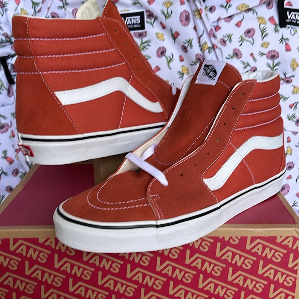 Vans WMNS Sk8-Hi
Color Theory Burnt Ochre
VN0005U9GWP
Sneakers - Picture 9 of 16